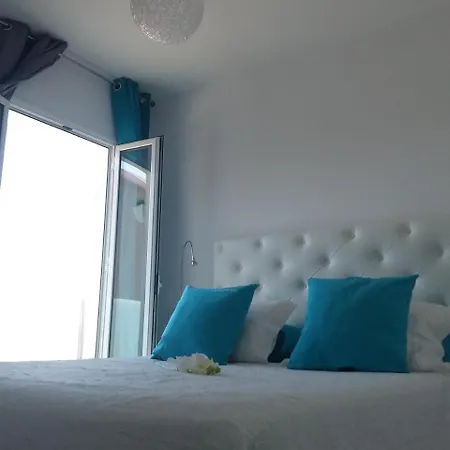 Urban Deluxe Apartment *